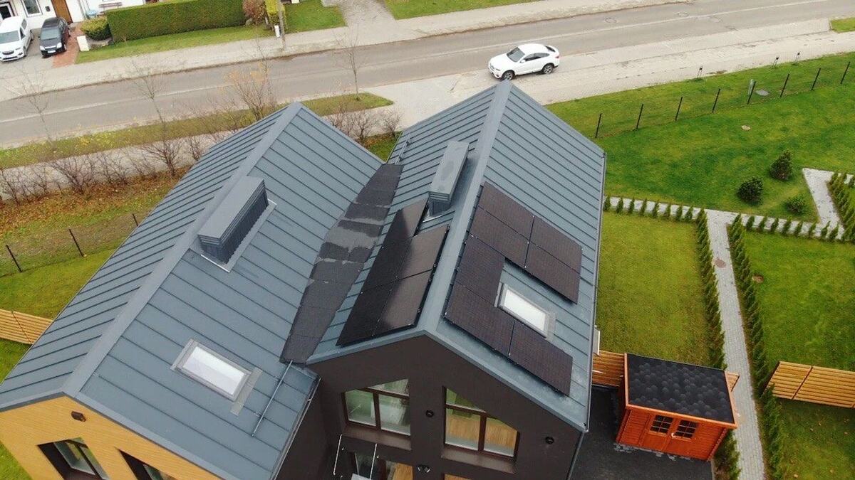 Residential rooftop solar installation